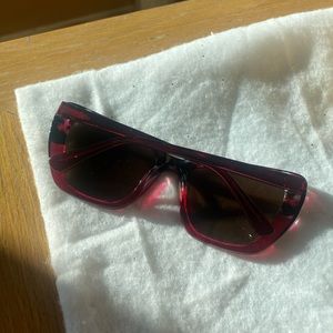 Pink tortoise shell sunglasses